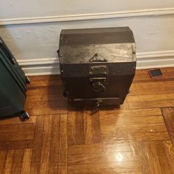 Small Trunk Gothic Like
