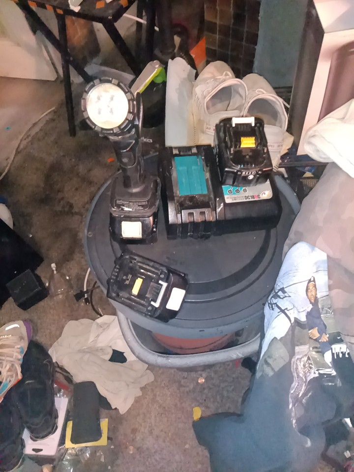 3 Makita Batteries And Charger W/ Headlight Set