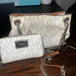 Micheal Kors Wallet & Purse