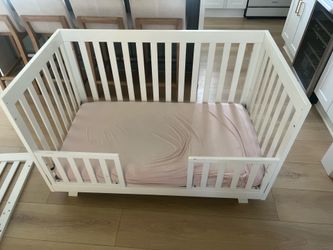Toddler/ crib convertible Bed