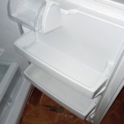like new refrigerator 