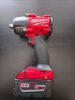 Milwaukee M18 FUEL Impact Wrench with XC5.0 Battery