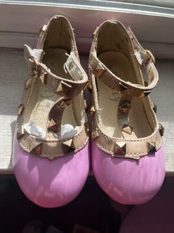 Pink and gold Mary Jane’s size 5 toddler