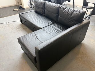 BLACK LEATHER PULL OUT COUCH