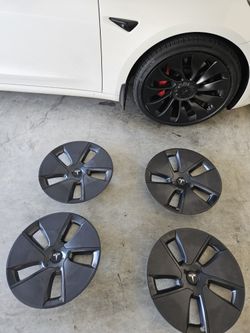 TESLA MODEL 3 AERO CAPS