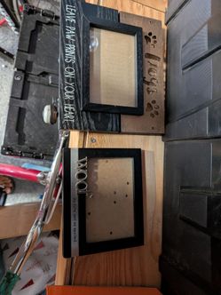 2 dog picture frames