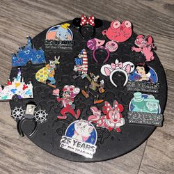 WAVE A DISNEY PIN TRADING CHASERS AS WELL