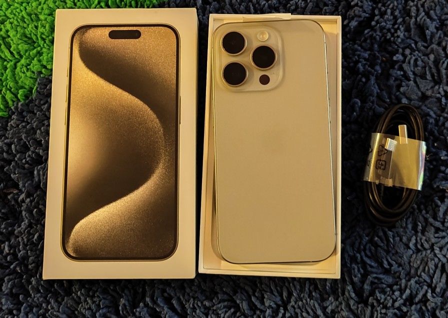 iPhone 15 PRO FACTORY UNLOCKED $680