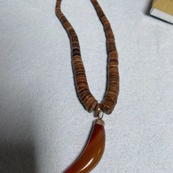 Vintage, retro Claw/ Horn necklace