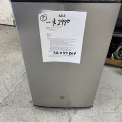 GE 4.4 cu. ft. Mini Fridge in Clean Steel