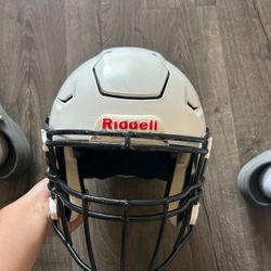 Riddell Youth XL Helmets