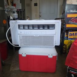 Air conditioner 8000 Btu.