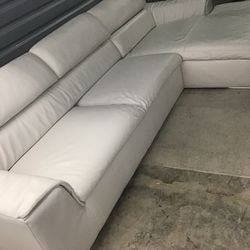 SECTIONAL GENUINE LEATHER  WHITE COLOR,,DELIVERY SERVICE AVAILABLE ✅🚚