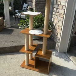 Like New Cat Tower