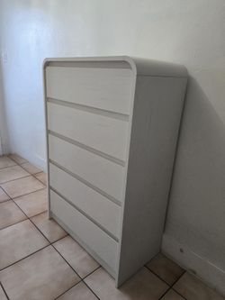 Modern 5-Drawer White Dresser for Bedroom, 45in Tall