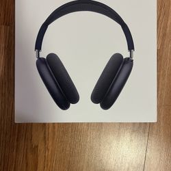 Midnight AirPod Pro Maxes
