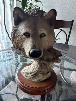 Wolf Decor