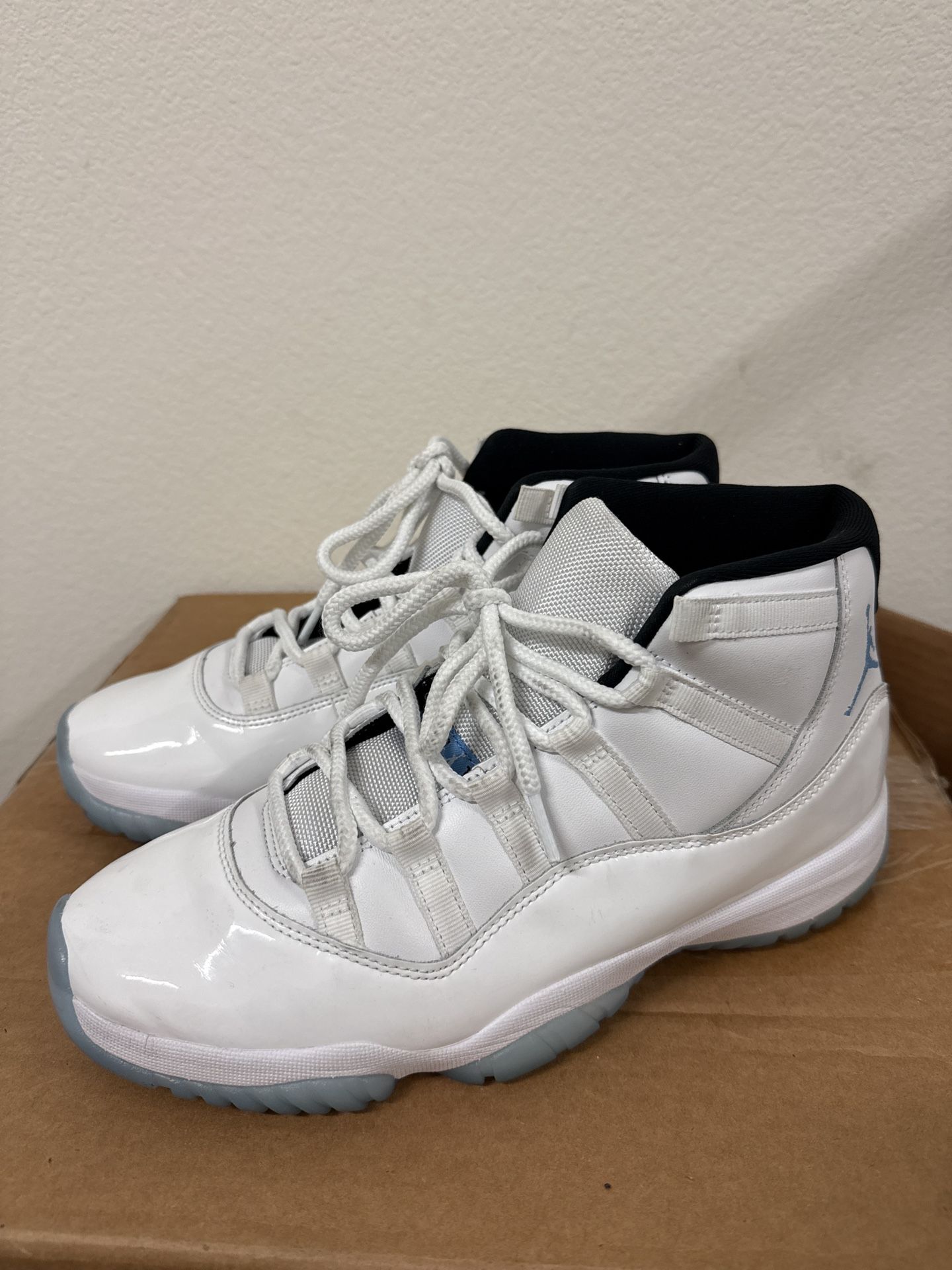 Size 9.5 Jordan 11 Retro Legend Blue (2024)