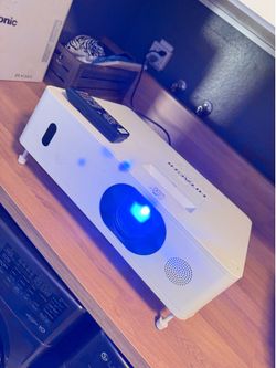 5000 lumens Hitachi HDMI projector