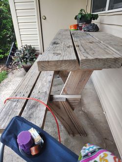 outdoor picnic table