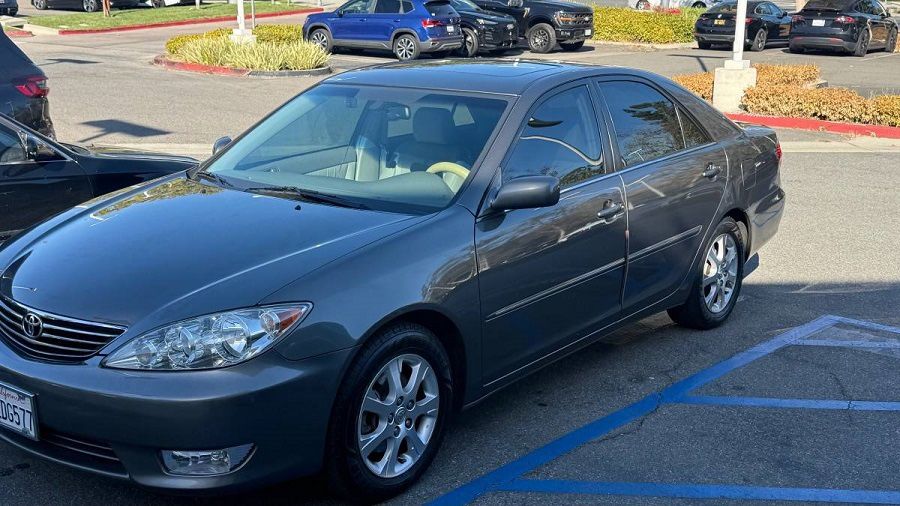 2005 TOYOTA CAMRY XLE