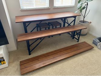 Picnic table
