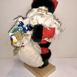 Amazing Vintage Silvestri Santa Claus 13.5" Tall  1987