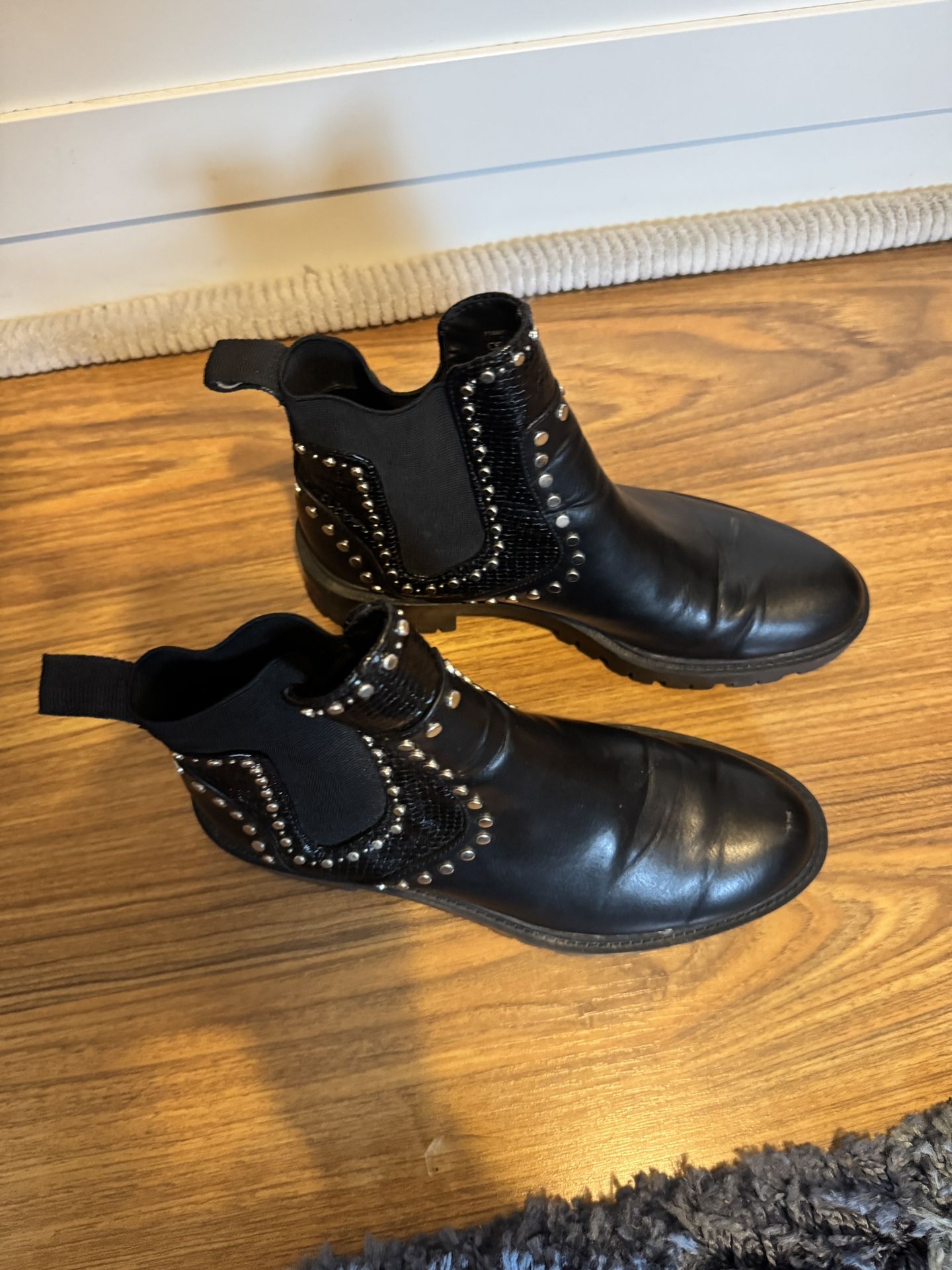 Woman’s Zara black boots with silver studs size 39/8