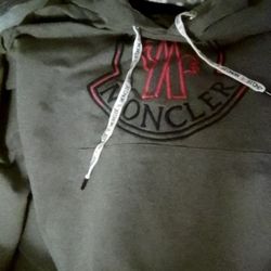 Moncler Jogger Outfit 