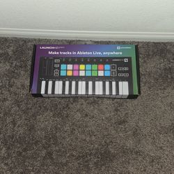 LaunchKey Mini (Midi Keyboard) 