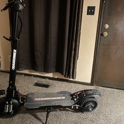 2023 Roadrunner D4+ 2.0 Electric Scooter