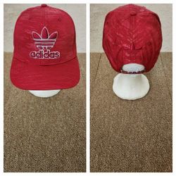 ADIDAS SNAPBACK HAT. 