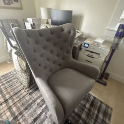 Large Cozy Chair! 