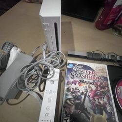 Nintendo Wii W Mario’s Games And Controllers 