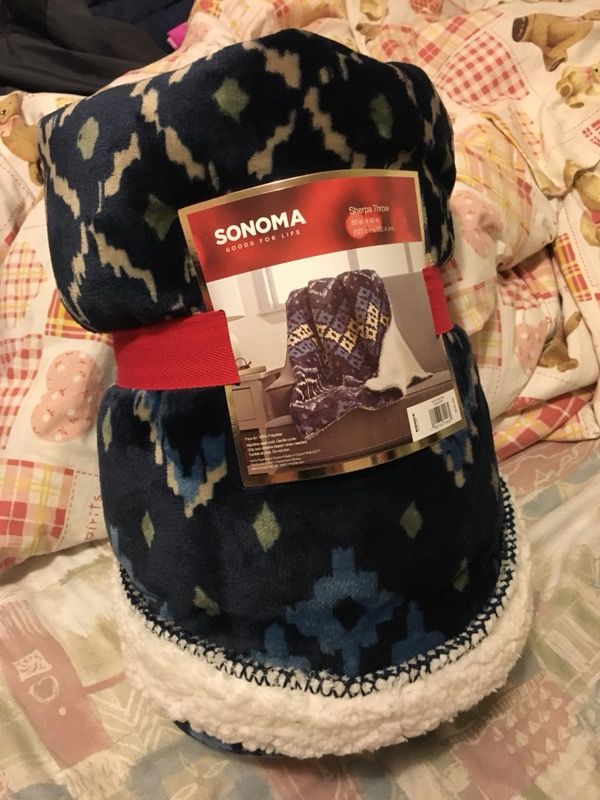 New thick warm soft Sherpa throw blanket great Christmas present