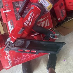 Milwaukee M18 FUEL 3-1/2 in. 18-Volt 30-Degree Lithium-Ion Brushless Cordless Framing Nailer (Tool-Only)