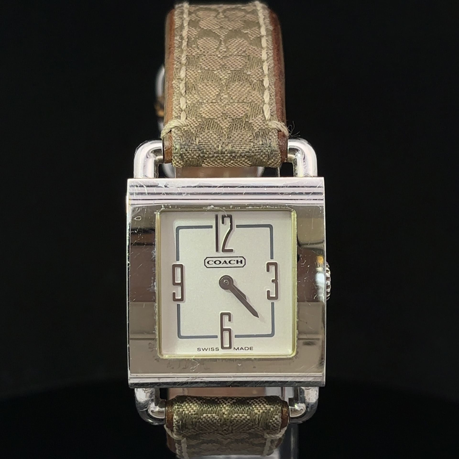 Pre-owned Coach Women Signature Band Wristwatch
