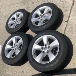 4 — 215/65r17 5x114.3 5x4.5 5x115 Stock Chrysler 300 Toyota Tacoma Cr-v Camry Corolla Civic Accord Altima Sentra Rims Wheels Good 80% Treads Tires!!!!