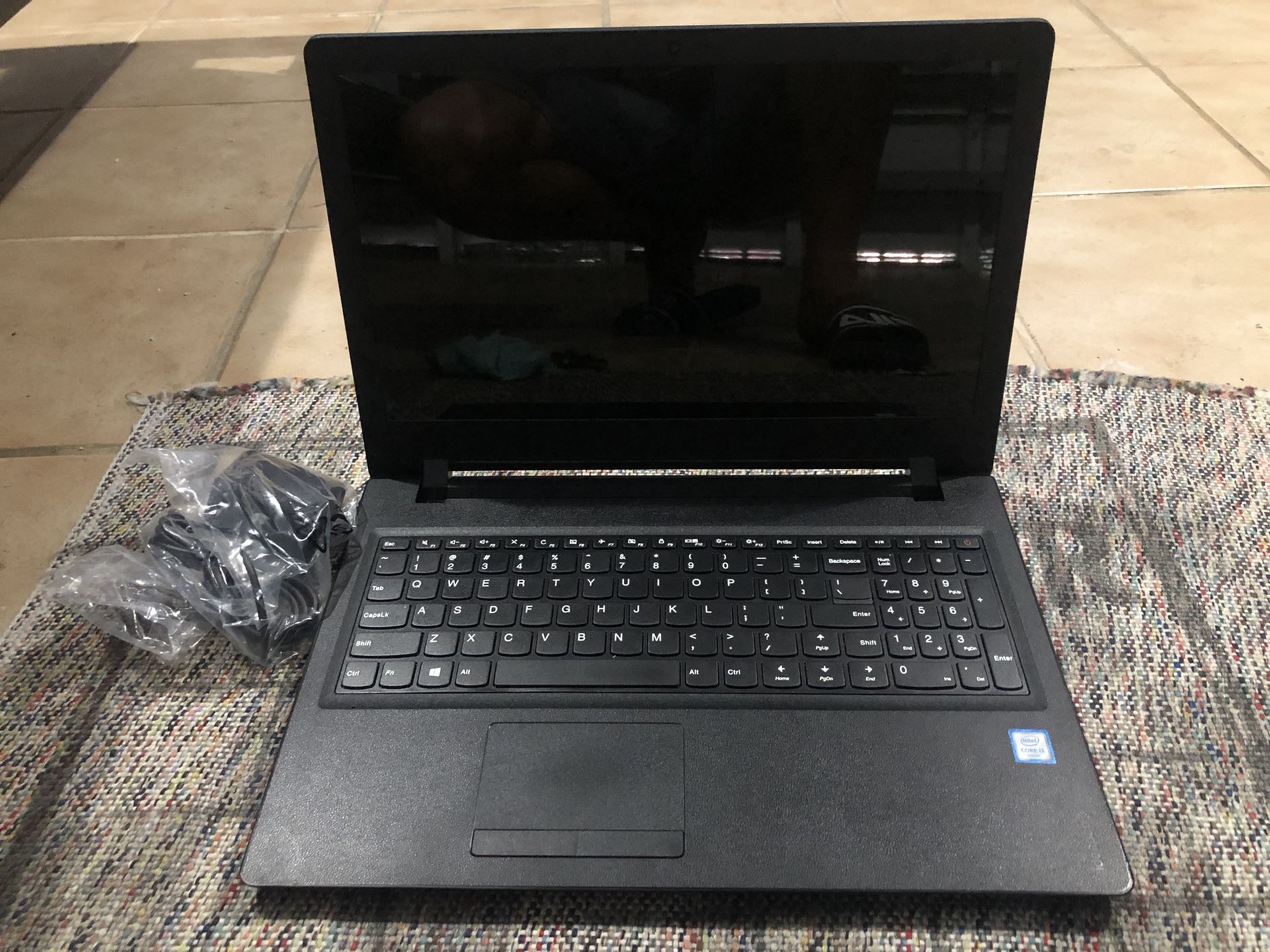 Laptop Lenovo core i3 6th generation..4gb ram..1tb hard drive..come with charger..