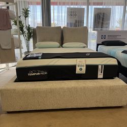 Oatmeal Queen Upholstered Bed 