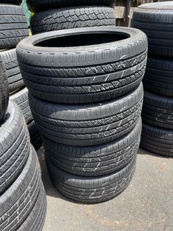 225/40/19 Bridgestone run flat 225/40R19 set of 4 matching used tires in great condition 300$ for 4 tires plus tax. Mount available but not included. 