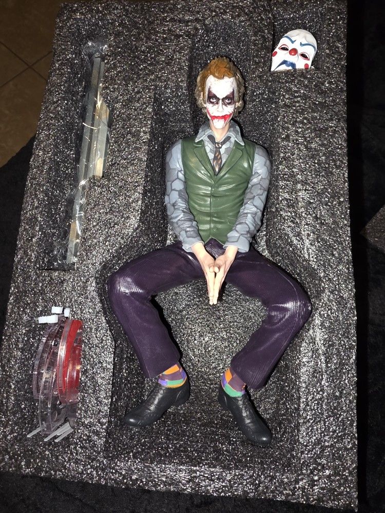 DC Comics Batman Dark Knight Heath Ledger Joker Chair Action Figure Statue Boxed
New