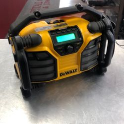 1003 Dewalt DCR015 12v/20v Lithium Ion Jobsite Radio & Charger W/ 1.5ah Battery 554949