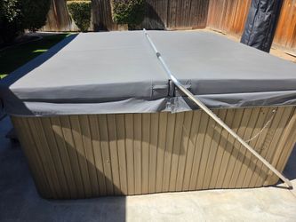 Cover Guy Spa Cover, E-Z Lifter and steps