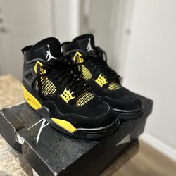 Air Jordan 4 Retro ‘Thunder’ 9.5