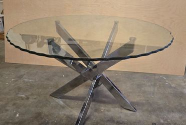 Round glass dinning table, 48" diameter which chrome base