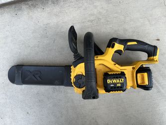 Dewalt 20V XR DCCS620 Cordless Battery-Powered Chain Saw with DCB201 Battery