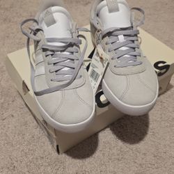 Woman's Size 11 Adidas 