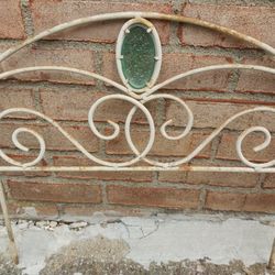 Iron Garden Border Fencing With Green Glass Design