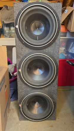 3 10 inch P3 Rockford fosgate P3 series subwoofers with box amp and epicenter